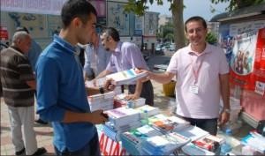 Sınav Dergisi Dershanesi kitap dağıttı