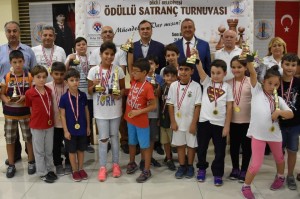 DİKİLİ’DE SATRANÇ ŞÖLENİ