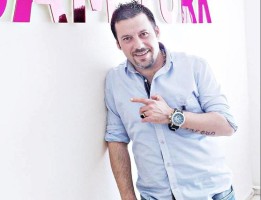 O BİR ÖDÜL AVCISI…