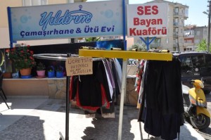 BU KIYAFETLER ÜCRETSİZ, İHTİYACI OLAN ALABİLİR