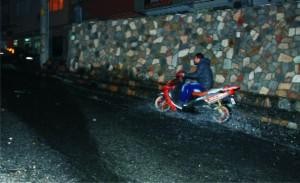 Boru patladı, yollar dere gibi oldu