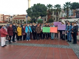 ALİAĞALI KADINLAR: “KARANLIĞA TESLİM OLMAYACAĞIZ”