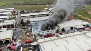 Atık geri kazanım tesisi yandı