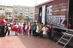 GEZİCİ KÜTÜPHANE ALİAĞA’DA