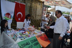 LÖSEV İÇİN PAZARDA STANT KURDULAR