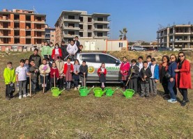 PETKİM İLKOKULU’NDAN FİDAN DİKİMİ ETKİNLİĞİ