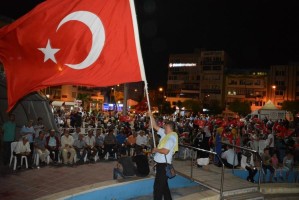 MİLLİ İRADE DEMOKRASİ NÖBETİNE DEVAM EDİYOR