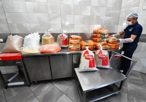 Cemevlerine erzak desteği