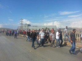 SİDER İŞÇİLERİ BU KEZ FABRİKA ÖNÜNDE EYLEMDE