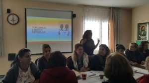 İZDER, KADINLARA HAKLARINI ÖĞRETİYOR