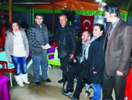 Kazandığı tazminatı engellilere bağışladı