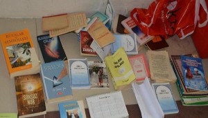 PAZARYERİNDE FETÖ KİTAPLARI