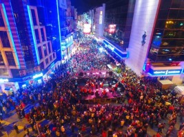 15 BİN KİŞİYLE CUMHURİYET COŞKUSU