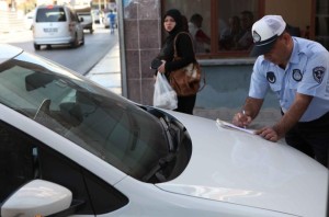 BAYRAKLI’DA YANLIŞ PARKA İZİN YOK