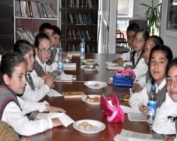 ÖĞRENCİLER KÜTÜPHANEYE KOŞTU