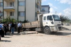 APARTMANA DAVETSİZ MİSAFİR