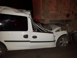 Kamyon ile kamyonet çarpıştı: Bir ölü