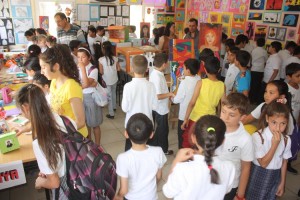 MİNİK RESSAMLARDAN RESİM SERGİSİ