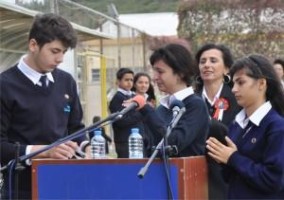 KOMPOZİSYONUNU  AĞLAYARAK TAMAMLADI