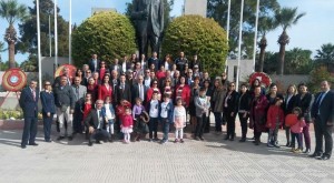 EĞİTİM-İŞ’Lİ ÖĞRETMENLER ANITA KARANFİL BIRAKTI