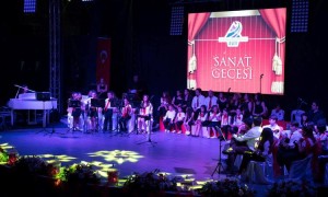 ‘SANAT GECESİ’NE BÜYÜK İLGİ