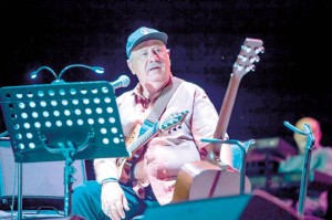 Bülent Ortaçgil’den İzmir’de 50. yıl konseri