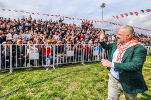 Menemen’de pehlivanlar geçidi