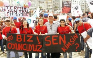 ‘SAHNEDEKİ KADINLAR’