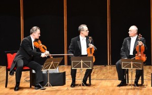 MÜZİK VE KAHKAHA BİR ARADA