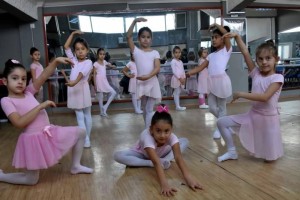 ASEV GELECEĞİN BALERİNLERİNİ YETİŞTİRİYOR