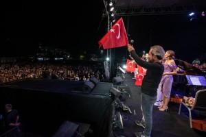 Kurtuluşun ezgileri Kültürpark’tan yükseldi