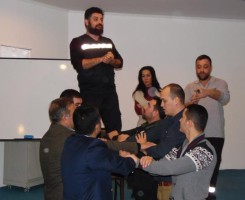 İŞ GÜVENLİĞİNİ TİYATRO OYUNU İLE ANLATTILAR