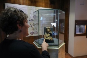 Athena heykeli parçaları birleştirildi