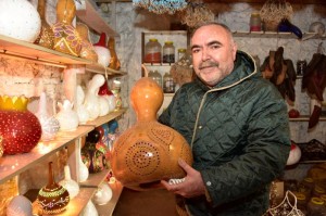 BİNLERCE SU KABAĞINI LAMBAYA DÖNÜŞTÜRDÜ