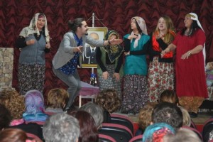 DİKİLİ’DE “ERKEKLER KÖYÜ”NE YOĞUN İLGİ