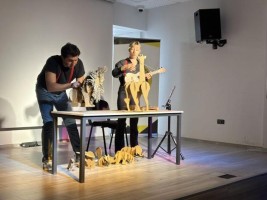 “Kendini Arayan Zürafa” sahnelendi