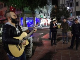 SOKAKTA MÜZİK Mİ OLUR?