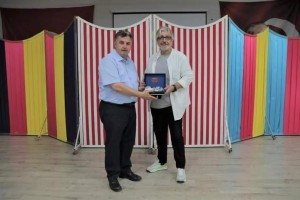 Uygur Çocuk Tiyatrosu Kınık’ta sahne aldı