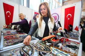 BAYRAKLI'NIN “EL HÜNERLERİ” HEDİYE FUARINDA