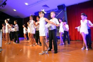 ASEV ÖĞRENCİLERİNDEN MÜZİK VE DANS GECESİ