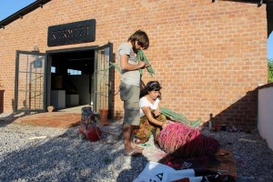 ÖLMEZ AĞACIN SANAT YOLCULUĞU KIRMIZI'DA