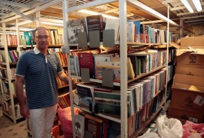 ASIRLIK KÜTÜPHANE KİTAP KOLİLERİYLE DOLDU