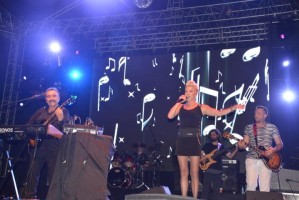 ALİAĞA’DA ÜMİT BESEN VE PAMELA RÜZGARI