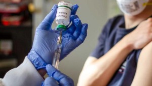 İZMİR'DE 5 MİLYON DOZ AŞI YAPILDI