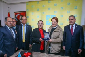 MERAL AKŞENER İZMİR’DE