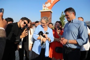 Aliağa’daki barınaktan köpek sahiplendi