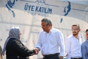 1550 kişi törenle CHP’ye katıldı