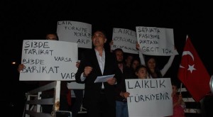 CHP ALİAĞA'DAN ‘LAİKLİK’ İÇİN İNSAN ZİNCİRİ