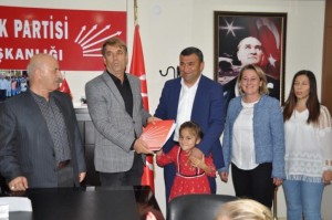 ZEKİ KÜÇÜKAKYÜZ DOSYASINI TESLİM ETTİ