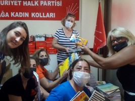 CHP‘Lİ KADINLARDAN ÖĞRENCİLERE KIRTASİYE DESTEĞİ